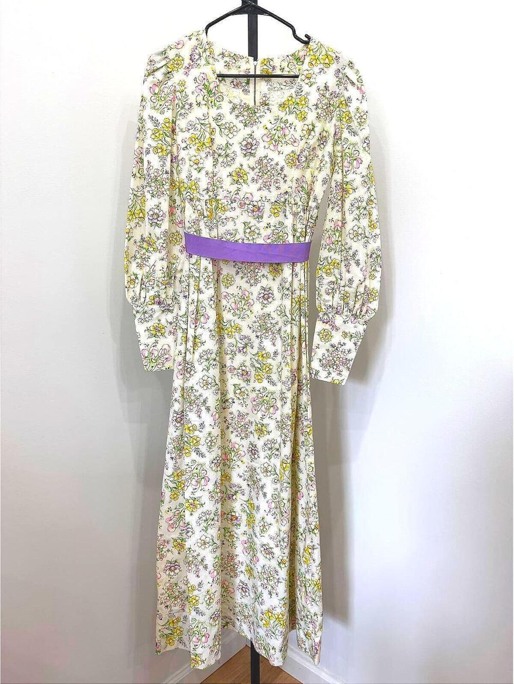 60s 70s Vintage Garden Floral Long Sleeve Midi Dress with Purple Waistband